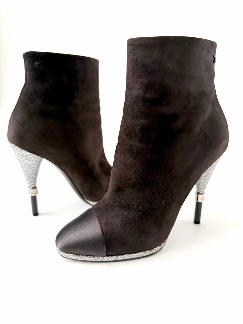 CHANEL | Suede CC Cap Toe Ankle Boots Gray Charcoal Silver High Heel EU 37